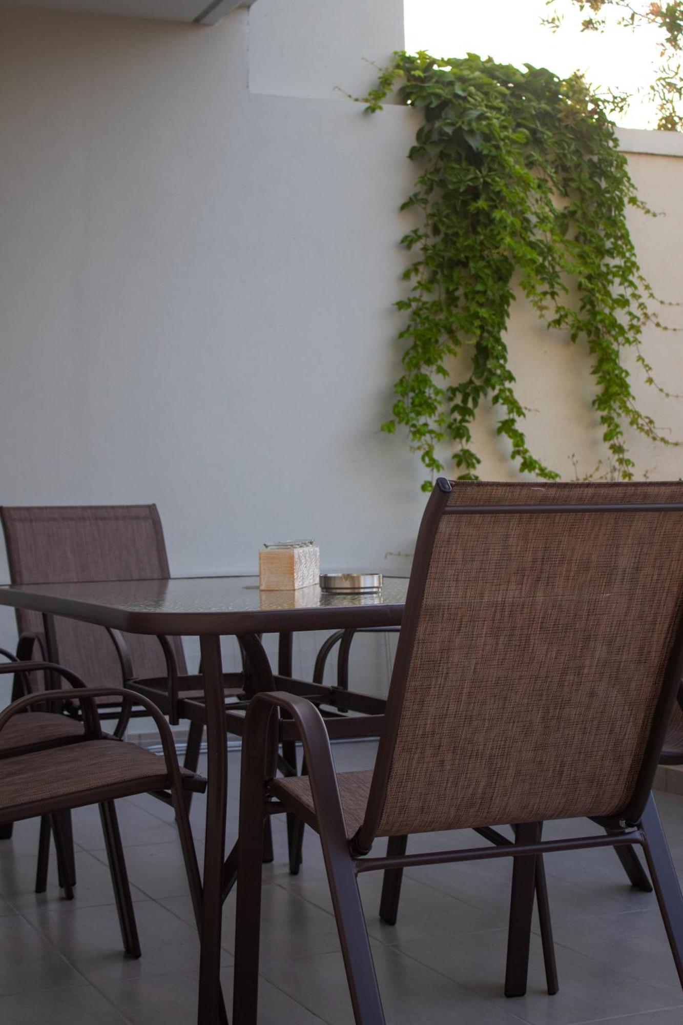 Giakost Apartments V Near Airport Артеміда Екстер'єр фото