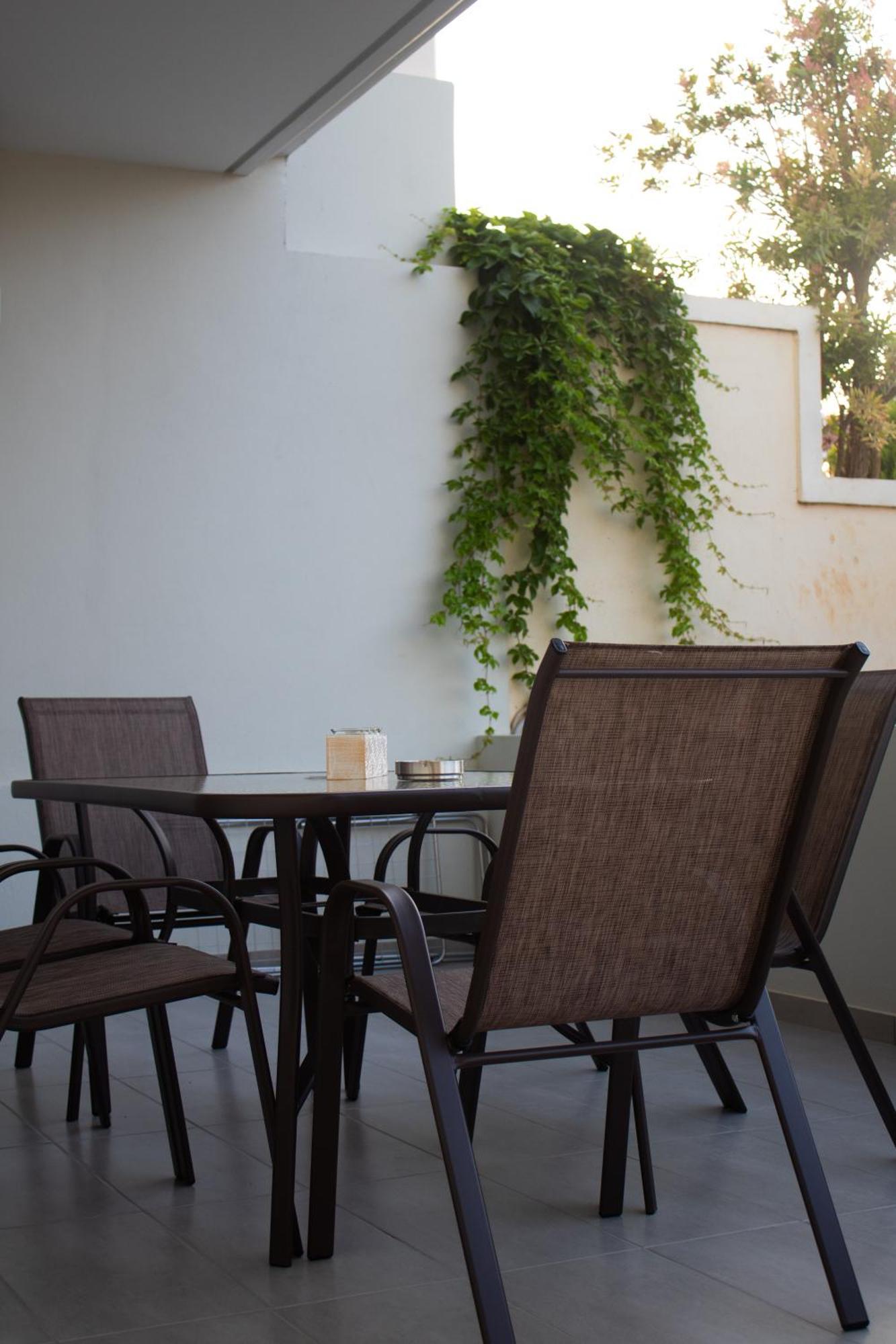 Giakost Apartments V Near Airport Артеміда Екстер'єр фото