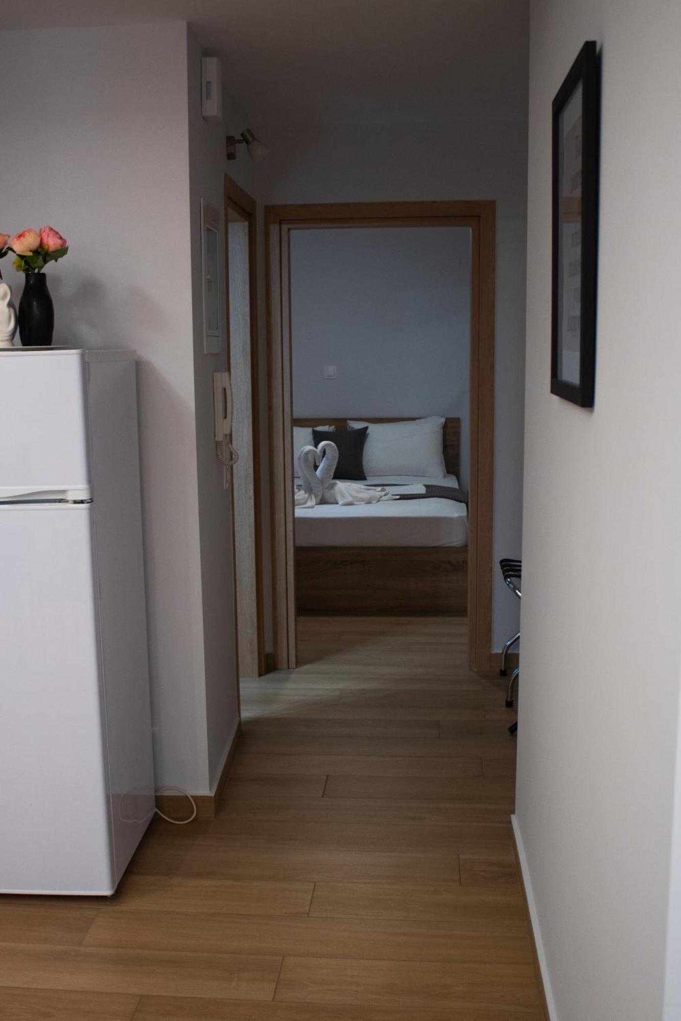 Giakost Apartments V Near Airport Артеміда Екстер'єр фото